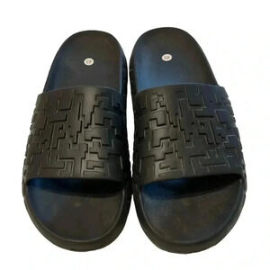 Women’s Size 11 Men’s Size 9.5 Chunky Textured Black Slide On Sandals